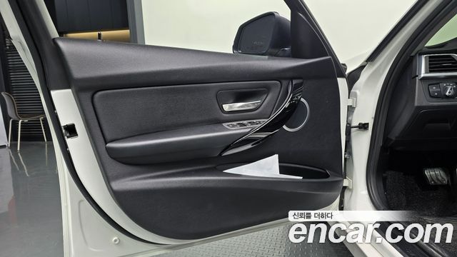 BMW 3-Series 2016 — photo 14