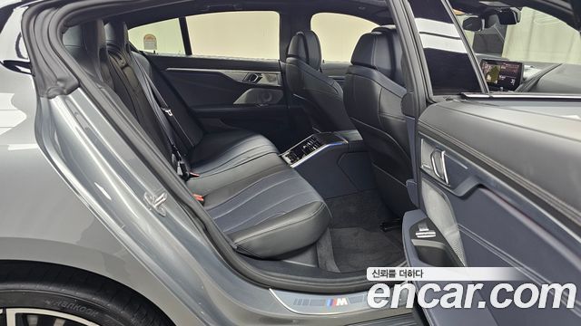 BMW 8-Series 2025 — photo 17