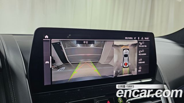 BMW 8-Series 2025 — photo 20