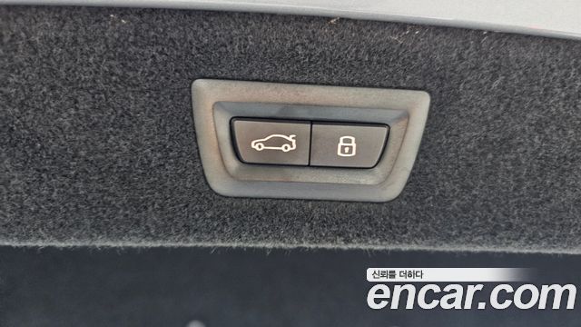 BMW 8-Series 2025 — photo 23