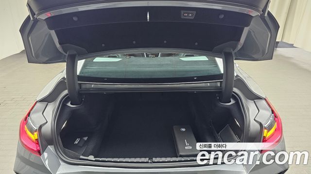 BMW 8-Series 2025 — photo 24