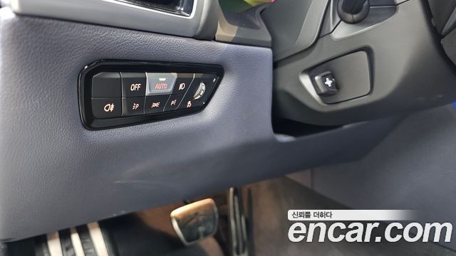 BMW 8-Series 2025 — photo 26