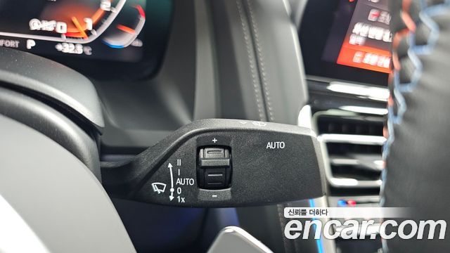 BMW 8-Series 2025 — photo 28