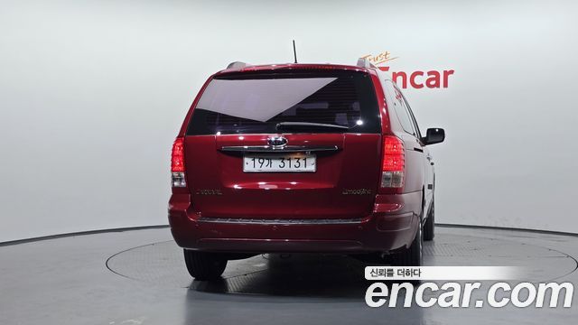 Kia Canival 2011 — photo 4