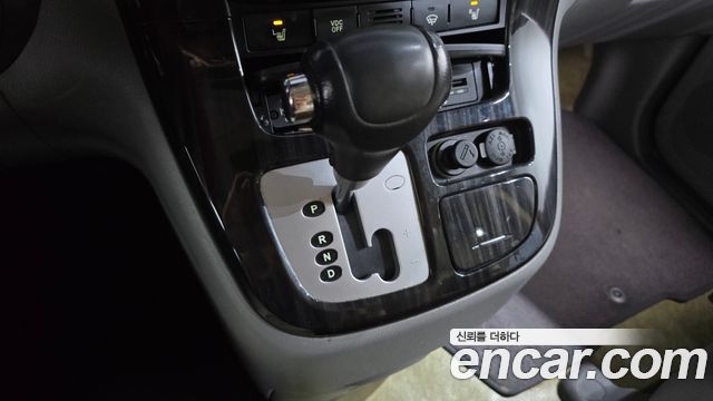 Kia Canival 2011 — photo 12