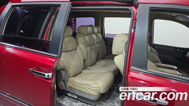 Kia Canival 2011 — photo 17