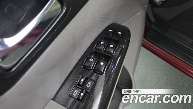 Kia Canival 2011 — photo 26