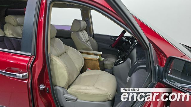 Kia Canival 2011 — photo 16