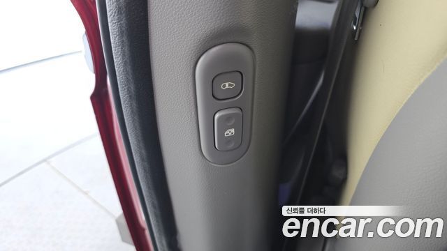 Kia Canival 2011 — photo 31