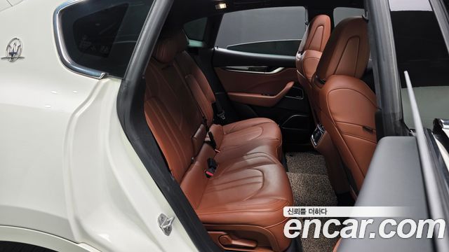 Maserati Levante 2018 — photo 17
