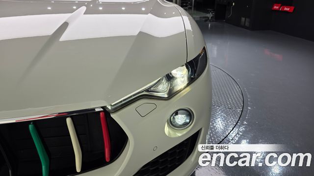 Maserati Levante 2018 — photo 8