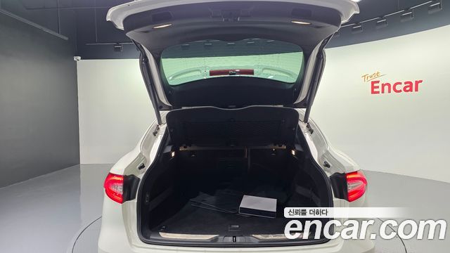 Maserati Levante 2018 — photo 36