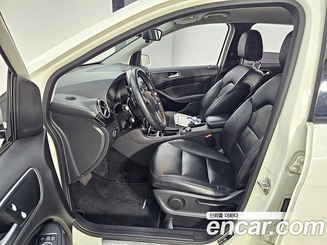 Mercedes-Benz B-Class 2013 — photo 8