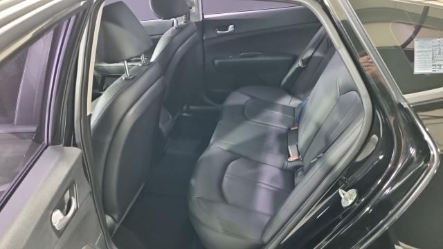 Kia K5 2017 — photo 11
