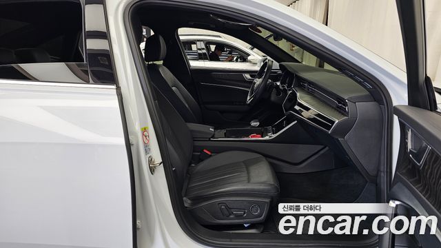 Audi A6 2021 — photo 11