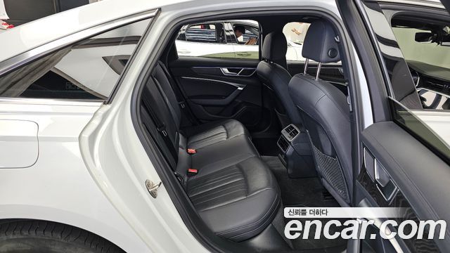 Audi A6 2021 — photo 12