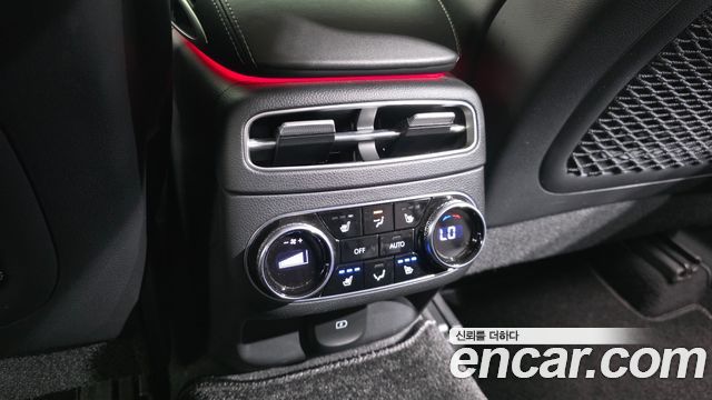 Genesis GV70 2022 — photo 25