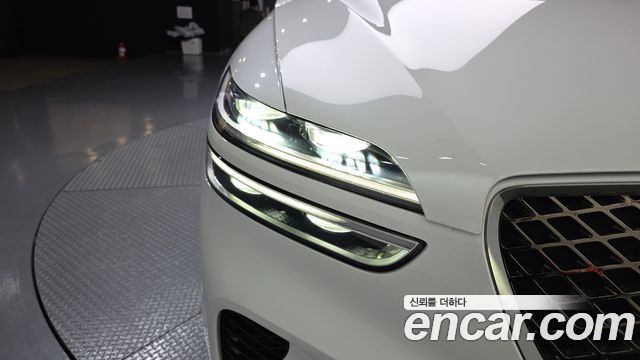 Genesis GV70 2022 — photo 8