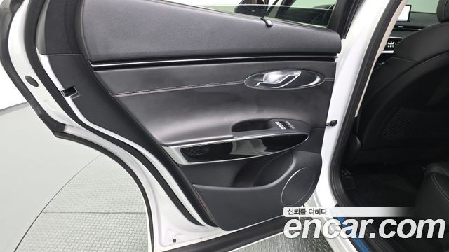 Genesis GV70 2022 — photo 15