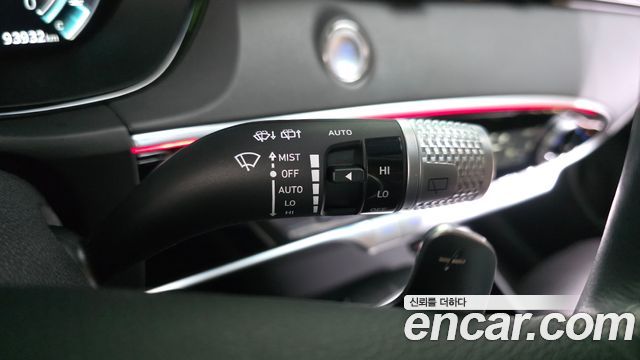 Genesis GV70 2022 — photo 32