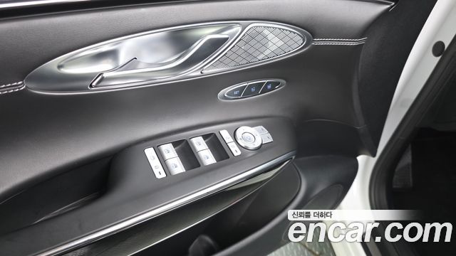 Genesis GV70 2022 — photo 33
