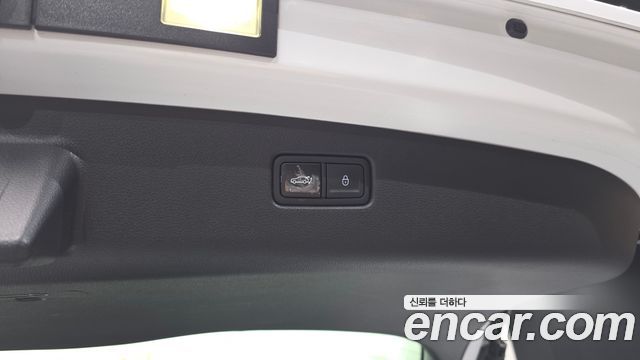 Genesis GV70 2022 — photo 35