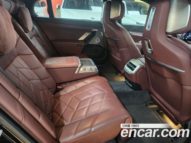 BMW 7-Series 2024 — photo 10