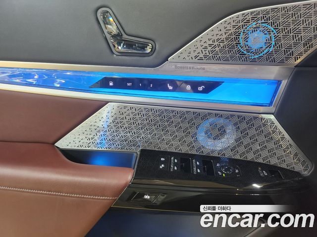 BMW 7-Series 2024 — photo 17