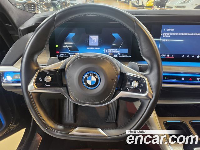 BMW 7-Series 2024 — photo 18