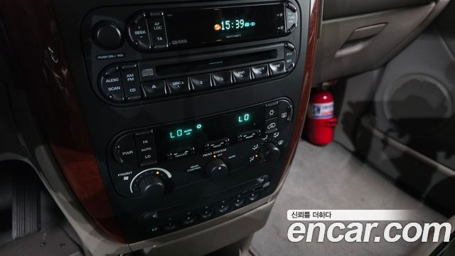 Chrysler Grand Voyager 2004 — photo 16