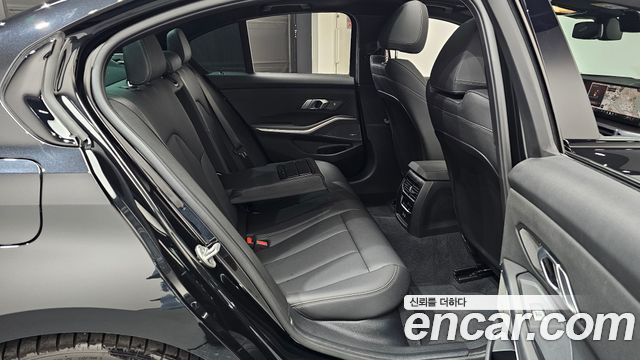 BMW 3-Series 2025 — photo 17