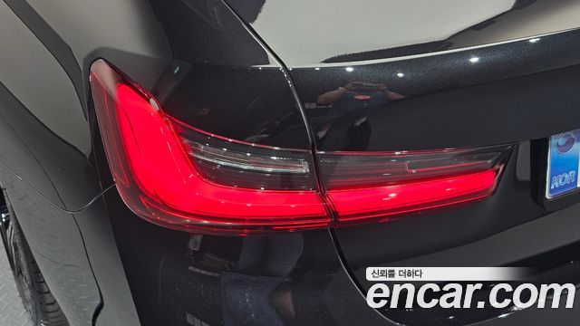 BMW 3-Series 2025 — photo 9