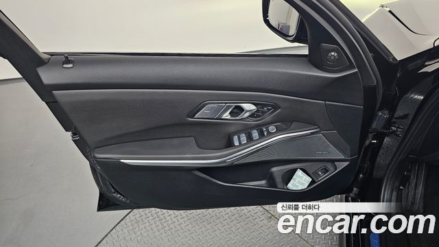 BMW 3-Series 2025 — photo 14