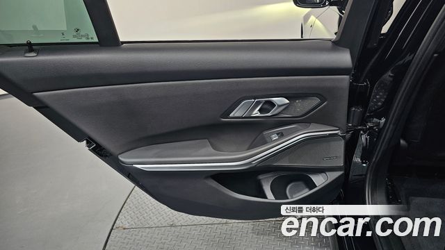 BMW 3-Series 2025 — photo 15