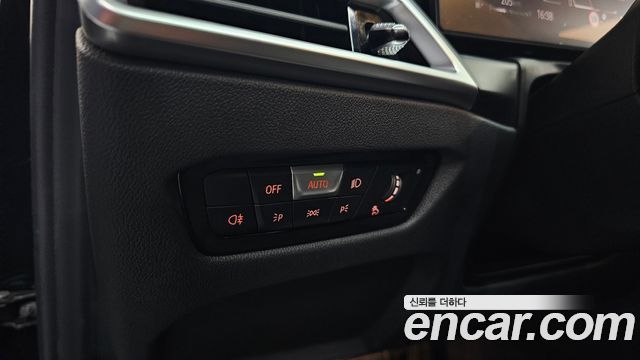 BMW 3-Series 2025 — photo 28