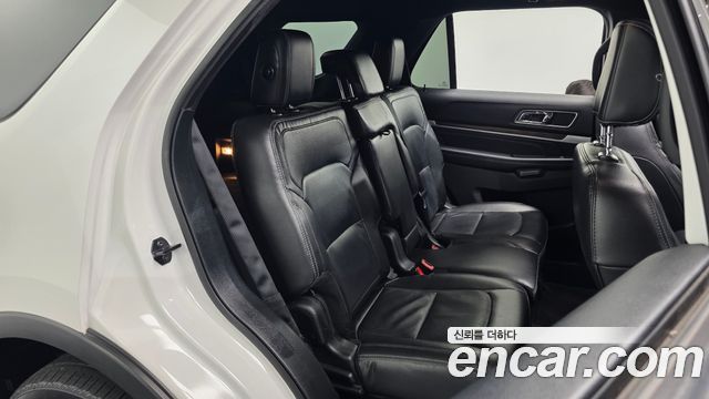 Ford Explorer 2018 — photo 17
