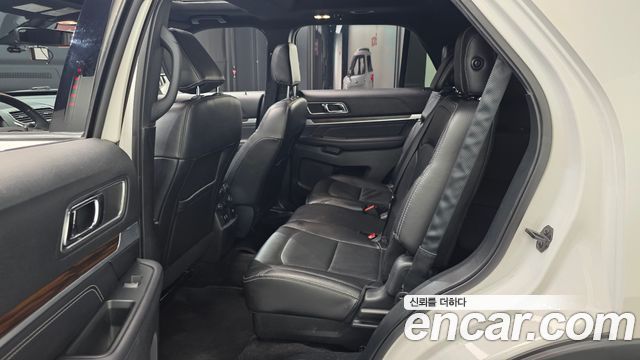Ford Explorer 2018 — photo 18