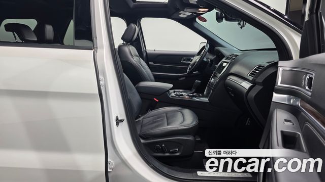 Ford Explorer 2018 — photo 16