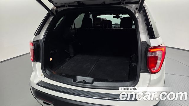 Ford Explorer 2018 — photo 34