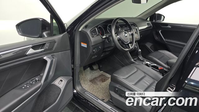 Volkswagen Tiguan 2020 — photo 13