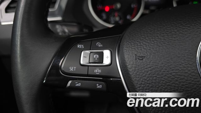 Volkswagen Tiguan 2020 — photo 23