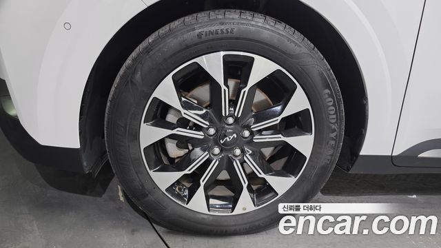 Kia Canival 2023 — photo 5