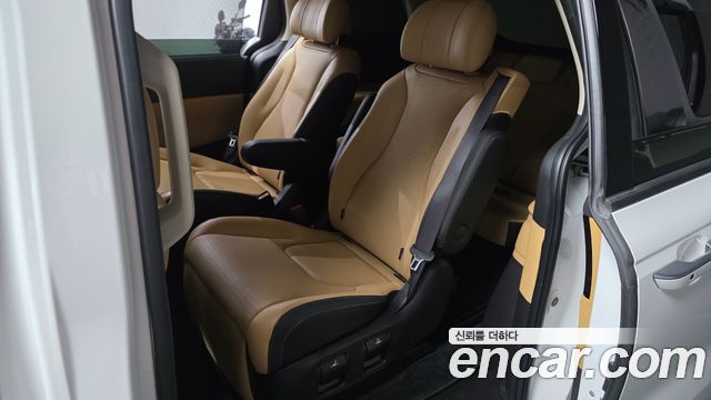 Kia Canival 2023 — photo 17