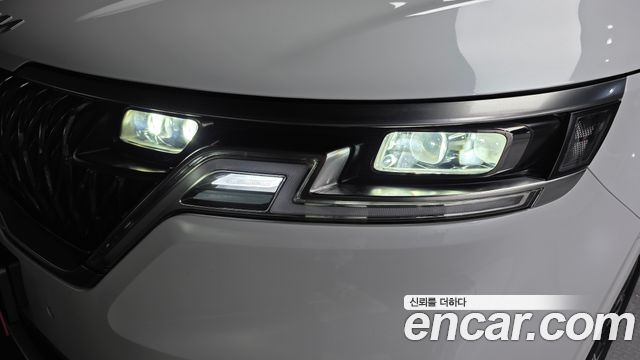 Kia Canival 2023 — photo 8