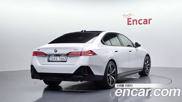 BMW 5-Series 2025 — photo 2