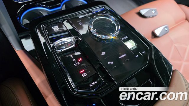 BMW 5-Series 2025 — photo 12