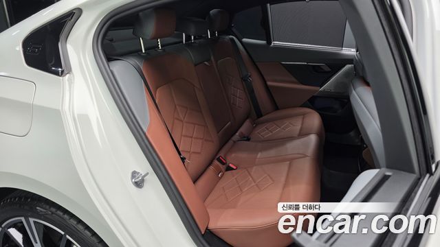 BMW 5-Series 2025 — photo 17