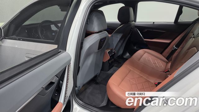 BMW 5-Series 2025 — photo 18