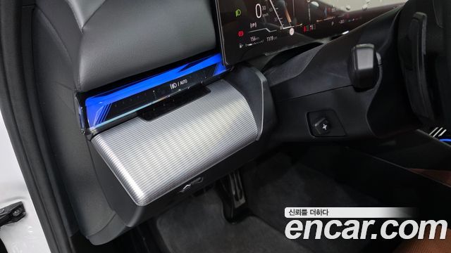 BMW 5-Series 2025 — photo 25