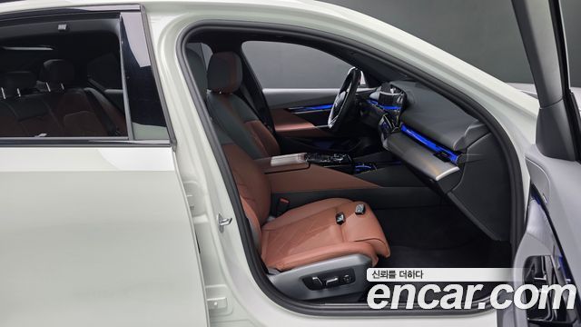BMW 5-Series 2025 — photo 16